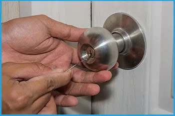 Lock Locksmith Services Dickerson, MD 301-363-0140 - 14-unlock-door